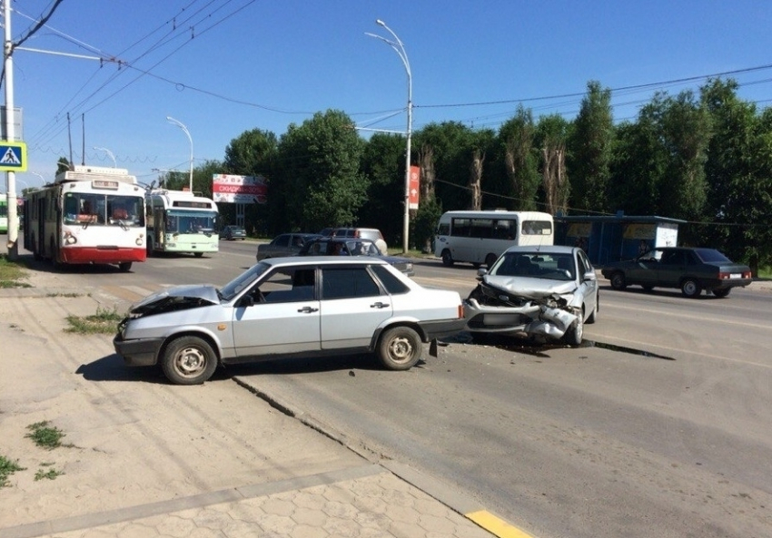 В Волгодонске на Морской произошло лобовое ДТП