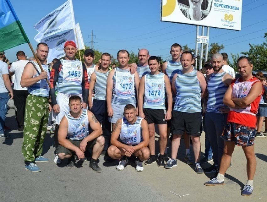 Десантники пробежали по «Малой Морской» во Всероссийский день бега