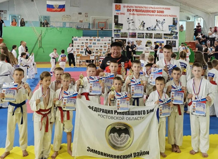 Рукопашники из Зимовников удивили зрителей в Кутейниковской и успешно выступили на первенстве Орловского района