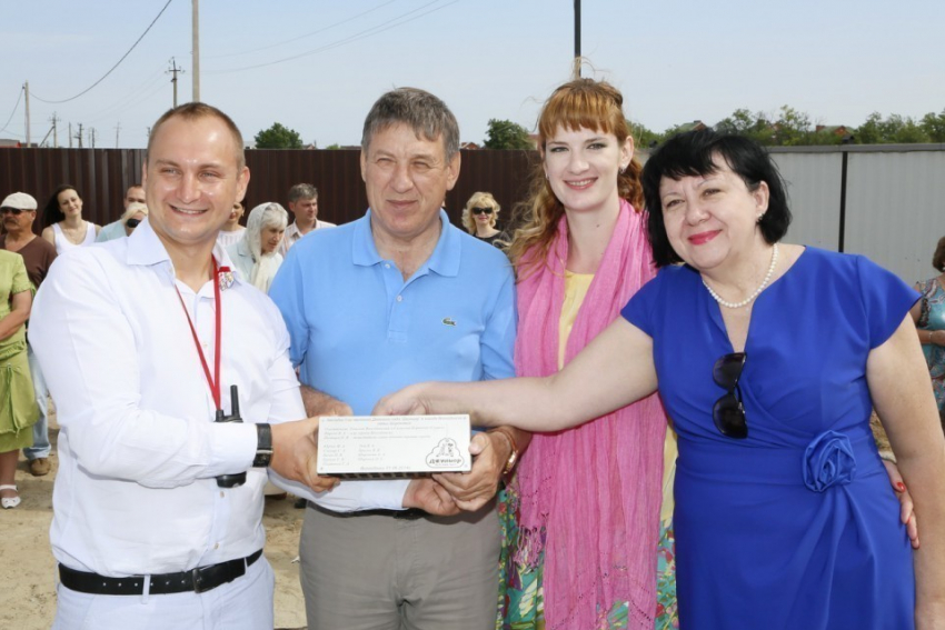 В Волгодонске в День защиты детей заложили первый камень в строительство частного детского сада «Джуниор»
