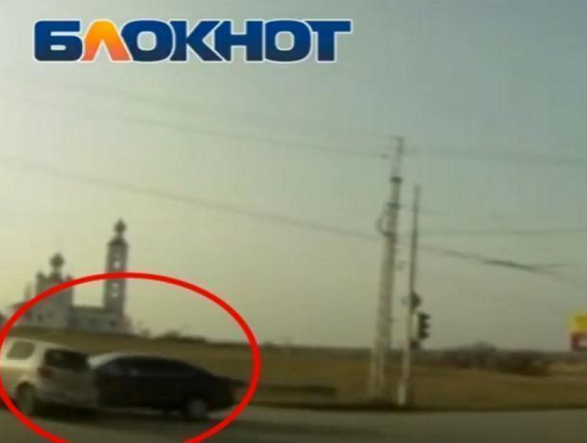 Серьезное ДТП на перекрестке Весенней и Строителей в Волгодонске попало на видео