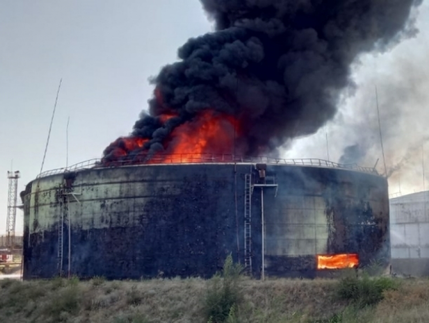 Резервуар с остаточным горючим загорелся в районе ТЭЦ-2 в Волгодонске