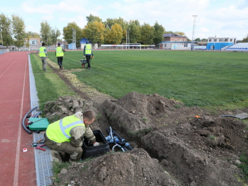 Подрядчик планирует раньше времени завершить установку системы автополива на стадионе «Труд»