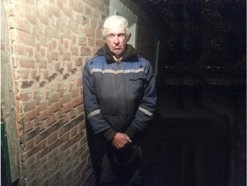 Транспортная полиция Волгодонска ищет родственников пенсионера, который путешествовал верхом на цистерне грузового поезда