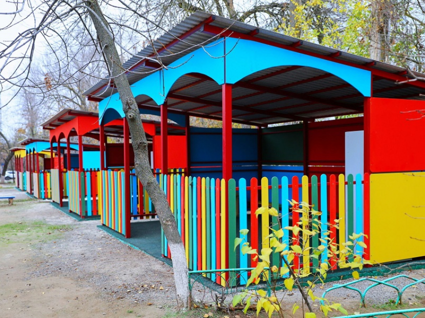 Крупный завод из Волгодонска подарил детскому саду для особенных детей беседки и мебель в музыкальную комнату