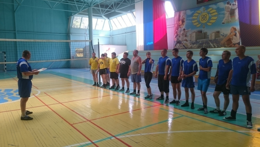 Полицейские Волгодонска выиграли зональные соревнования по волейболу