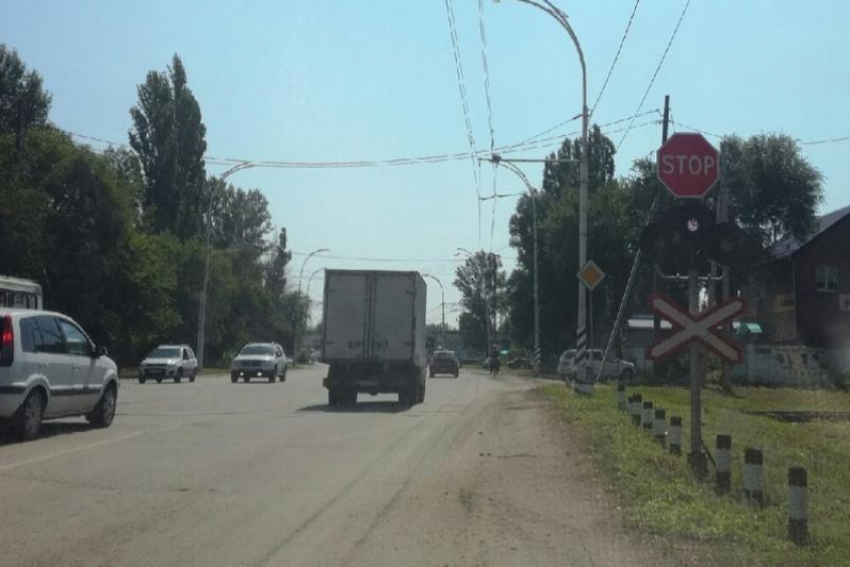 На железнодорожном переезде на Романовском шоссе светофор возобновил работу 