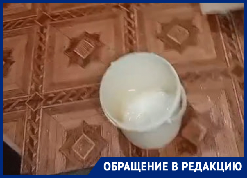 «Мою маму топят, а им дела нет!»: жители дома на 50 лет СССР уже месяц пытаются добиться от управляющей компании ремонта стояка 