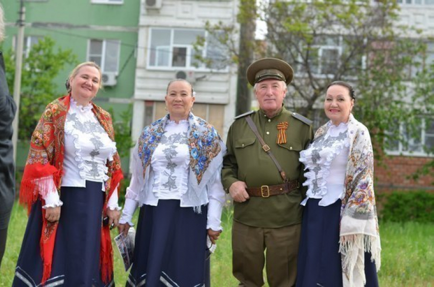 Концерт в честь ветеранов ВОВ состоялся в одном из микрорайонов Волгодонска