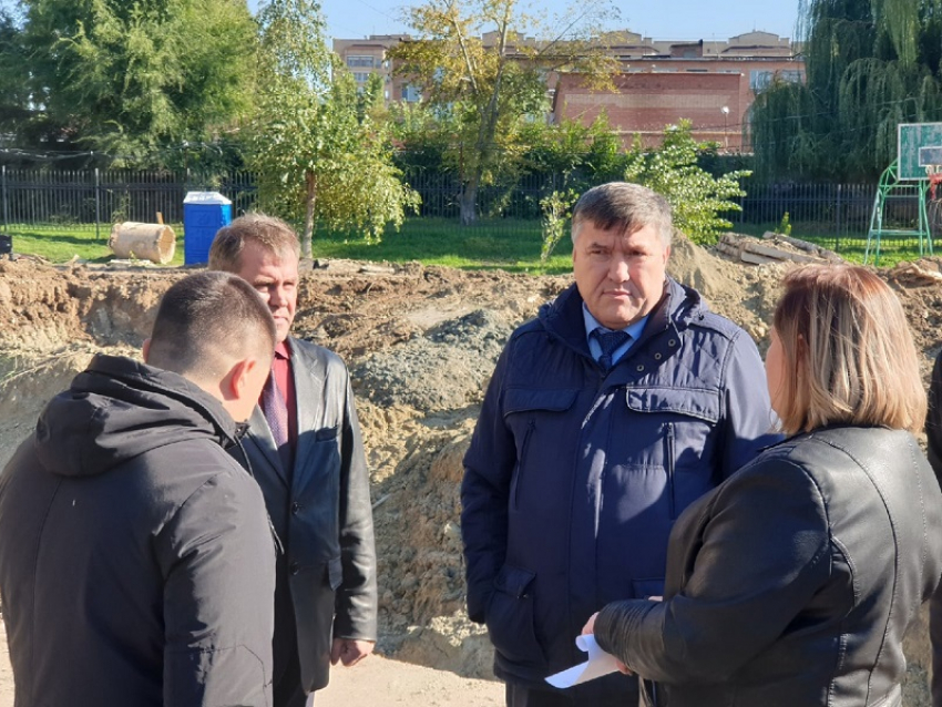 «Какая вонь!»: министр ЖКХ Солоницын предложил Волгодонску способ избавления от канализационных запахов