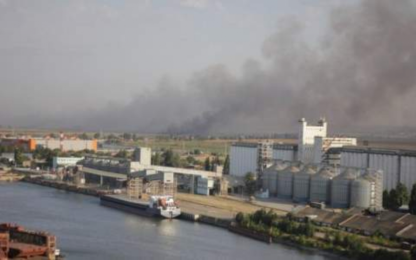 Волгодонские пожарные двое суток тушили пожар на «левбердоне»