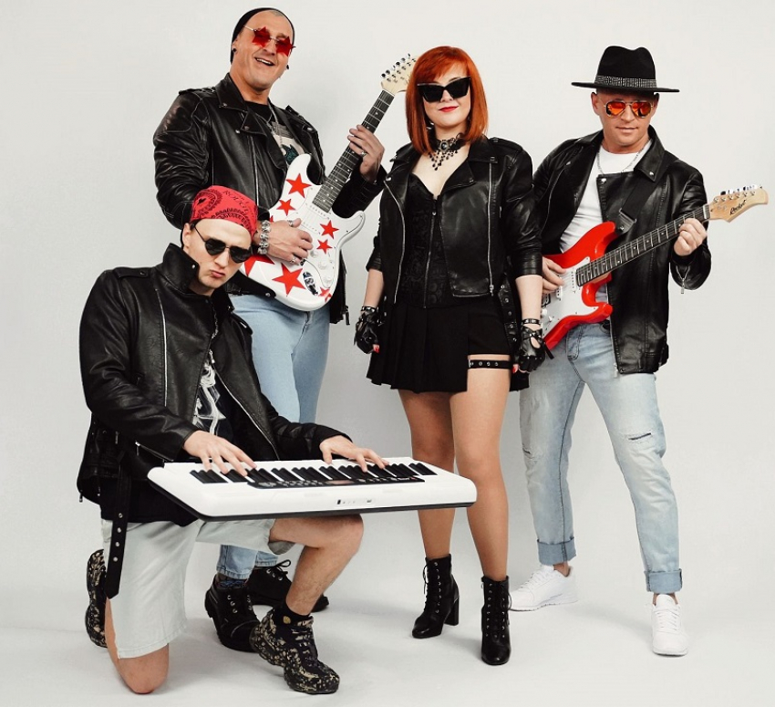 «Шоу двойников - Дискотека 90-х»: встретить Рождество весело и вкусно приглашает банкетный зал «Султан»  