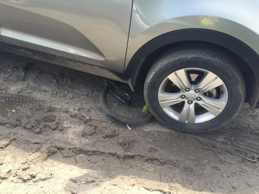 В Волгодонске внедорожник сбил подростка на велосипеде