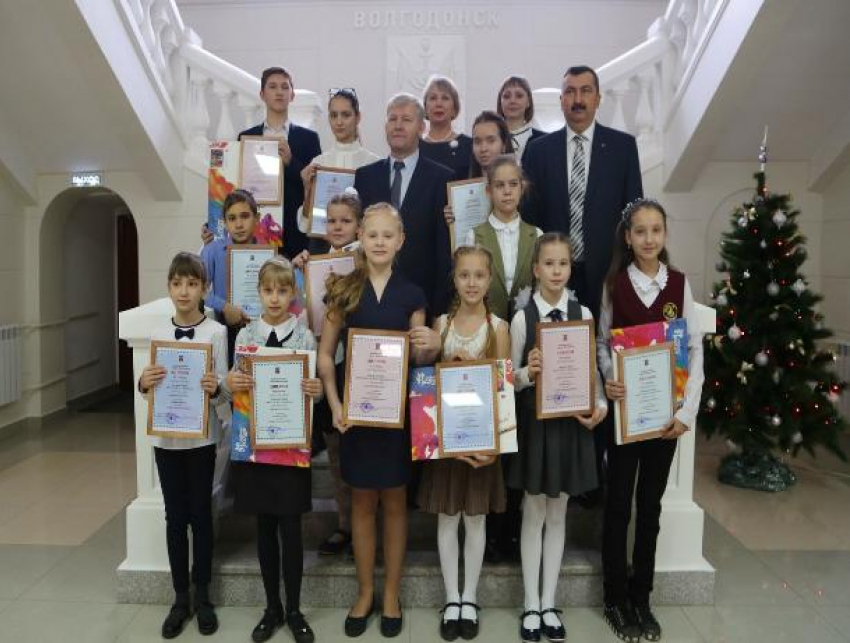 Волгодонские школьники получили дипломы и подарки за победу в конкурсе «Сделано на Дону» 
