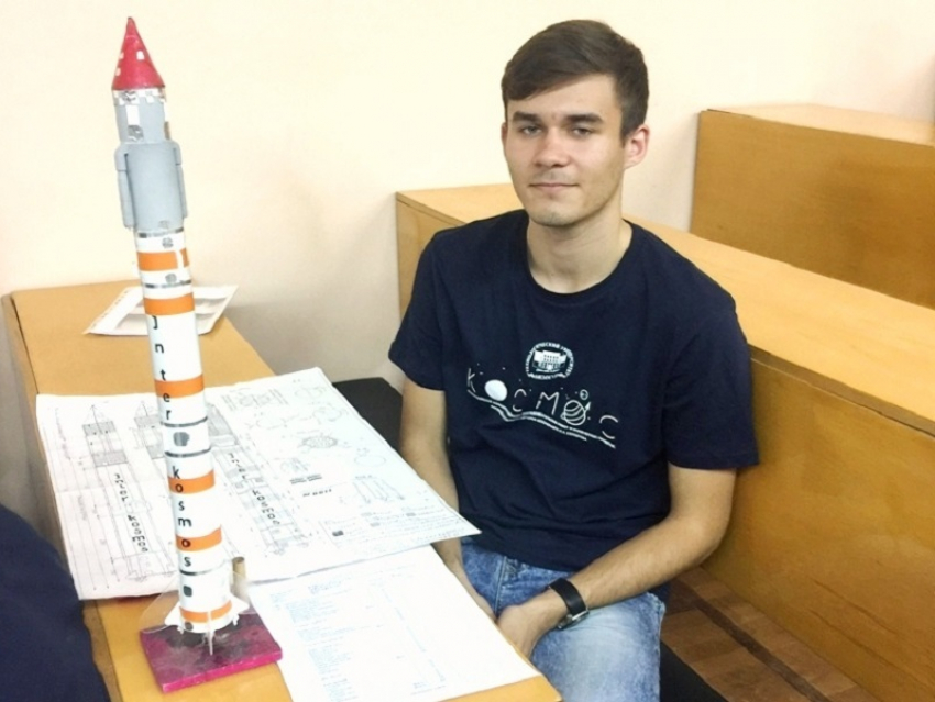 Талантливый волгодонец создал точную модель космической ракеты