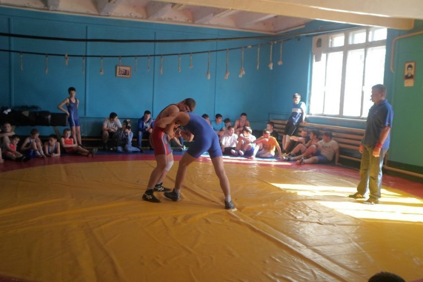 В Волгодонске прошел городской турнир, посвященный 55-летию греко-римской борьбы