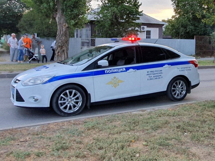 Лишенный прав водитель дал взятку 18 тысяч рублей двум сотрудникам ДПС