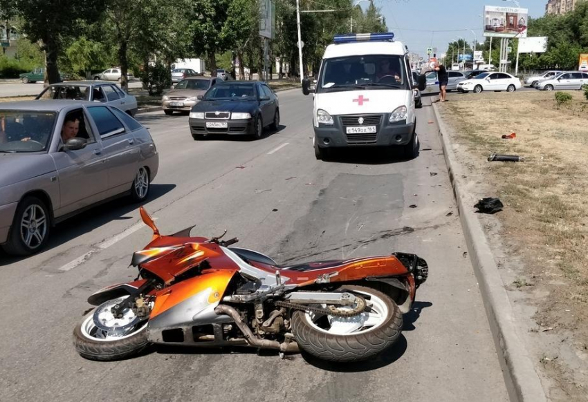 Мотоциклист пострадал в ДТП на проспекте Строителей 