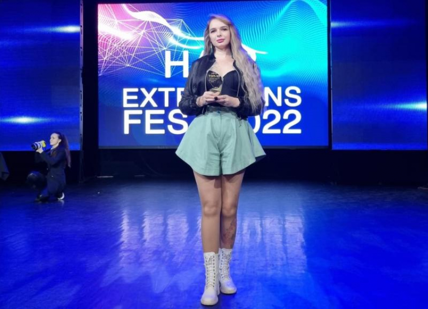 Обучение у чемпионки мира: как стать высококлассным мастером по наращиванию волос  