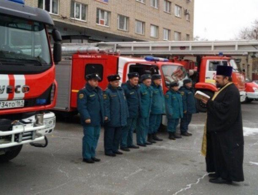 В Волгодонске освятили новую пожарно-спасательную технику
