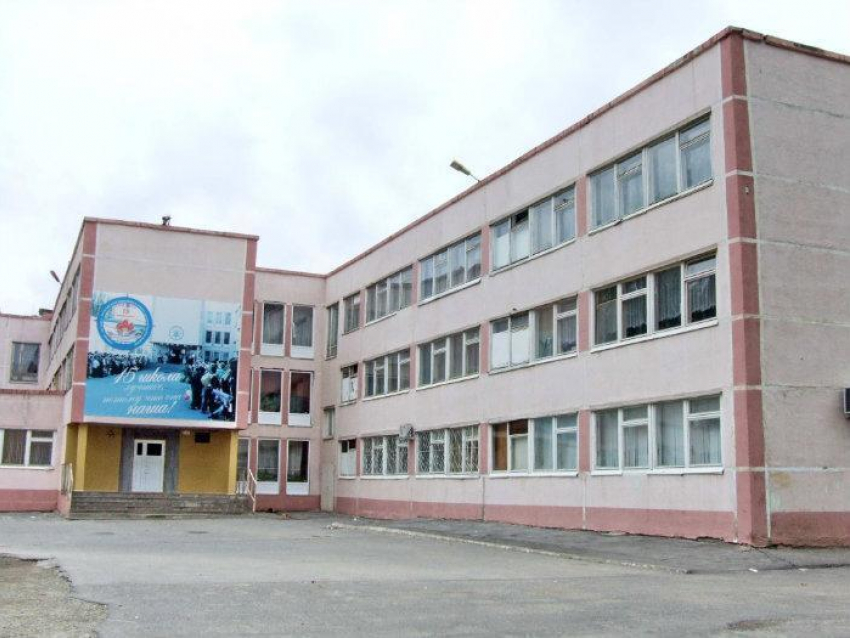 В Волгодонске школу №15 обнесут оградой