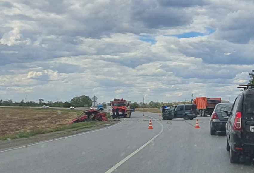 Водитель погиб, пассажир пострадал: в ГИБДД прокомментировали смертельное ДТП под Волгодонском