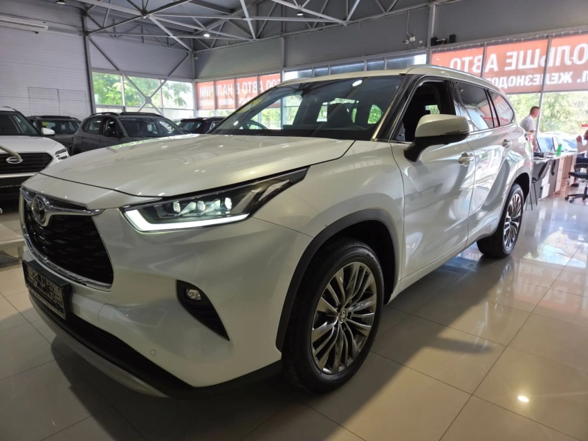 Товар дня: Toyota Highlander 2.0 AT, 2026 г за 5 349 900₽  вместо  5 500 000₽  