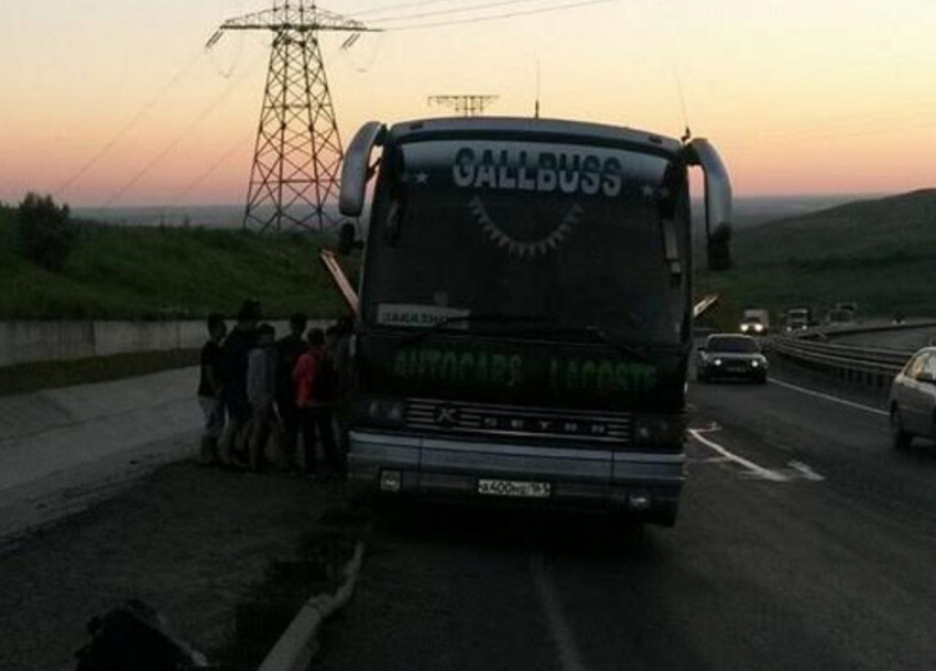 Автобус с детьми из Волгодонска из-за поломки застрял на трассе под Ставрополем 