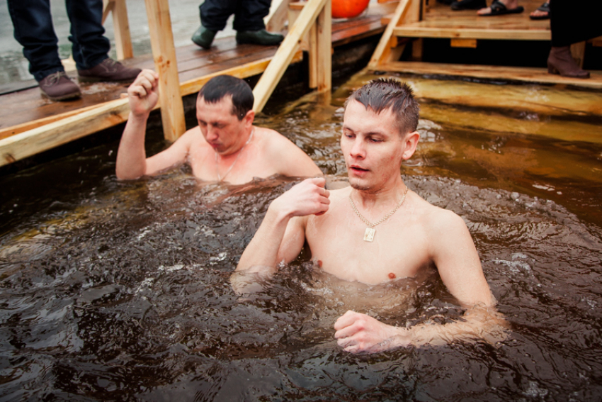 ФОТОРЕПОРТАЖ с Крещенской купели в волгодонском порту