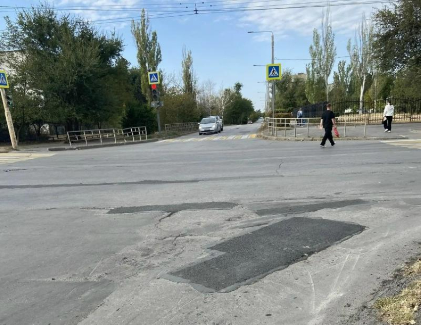 Покрытие стало ровнее: ямы залатали на отрезке дороги по улице Энтузиастов