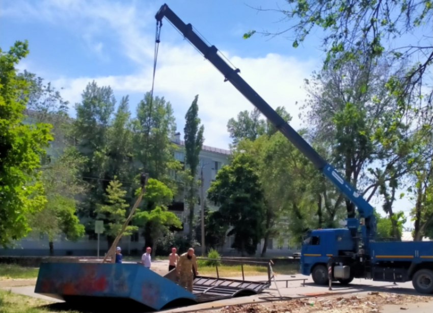Из-за жалоб на шум в парке Победы демонтировали скейт-площадку