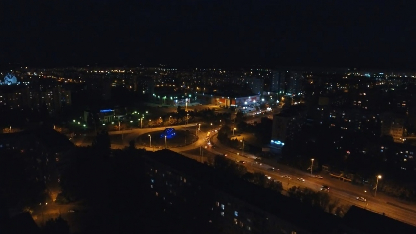 Огни города – Волгодонск в свете сотен фонарей сняли с высоты птичьего полета