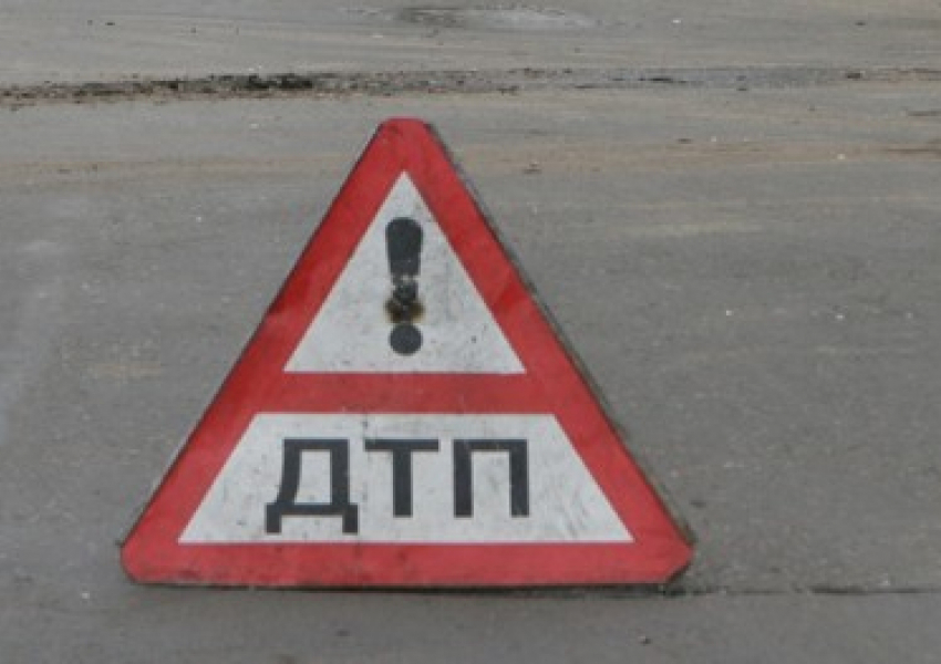 В Зимовниковском районе в ДТП погибла водитель внедорожника
