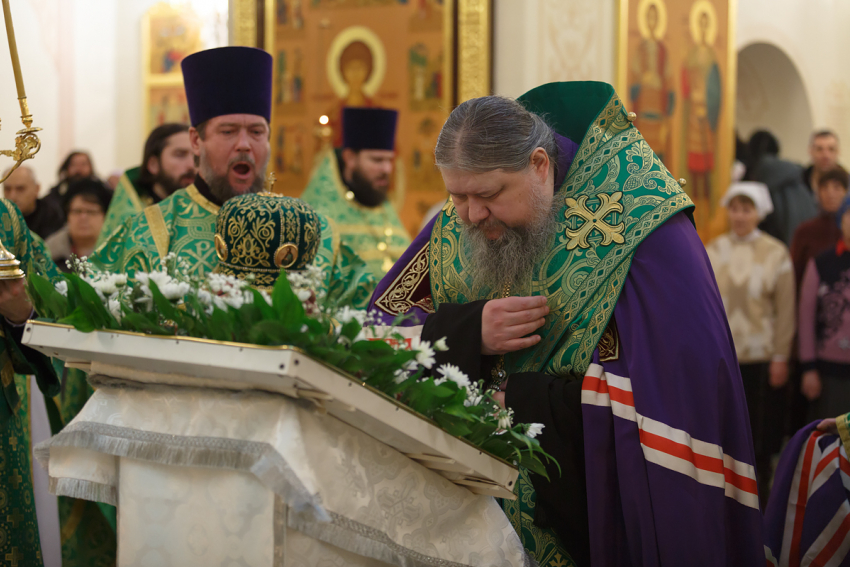 Епископ Корнилий совершил молебен перед иконой преподобного Серафима Саровского