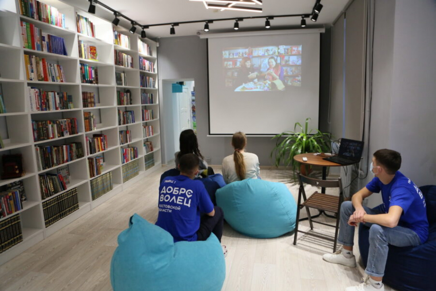 В Волгодонске после кардинального ремонта открылись две библиотеки с пуфиками и виртуальной реальностью