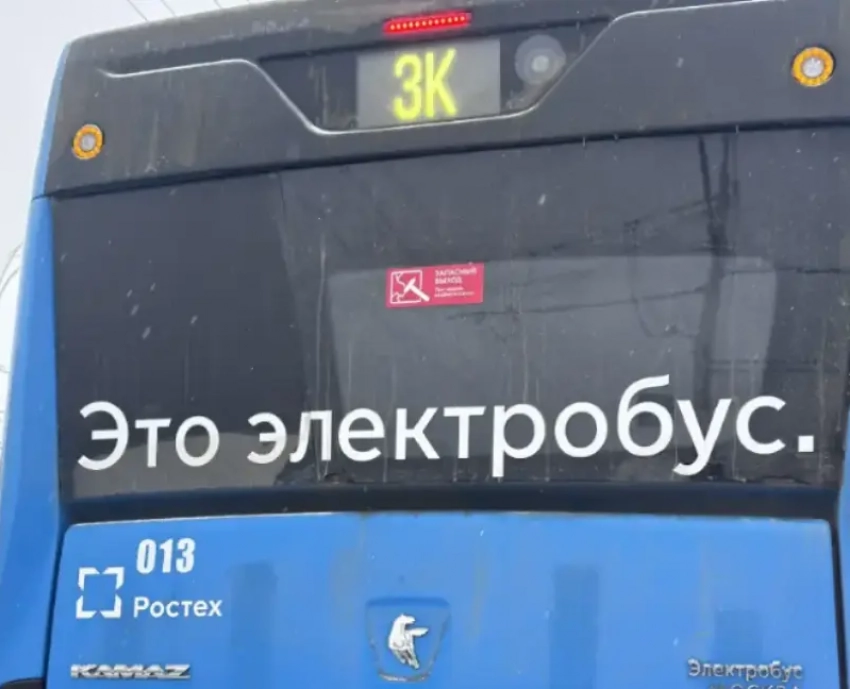 В Волгодонске неизвестный выстрелил из винтовки по электробусу с пассажирами