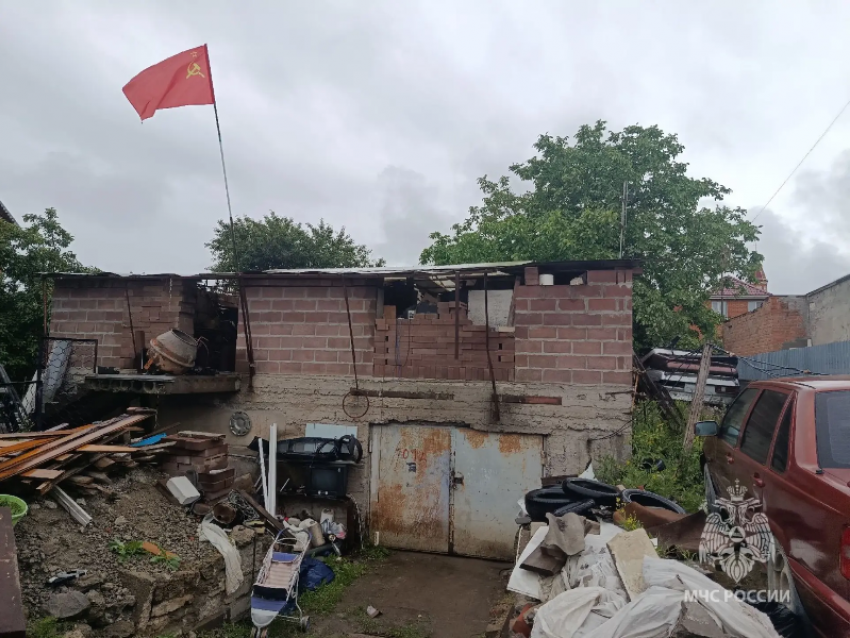 Поставленный на зарядку аккумулятор от шуруповерта сжег весь дом: стали известны подробности пожара около В-16