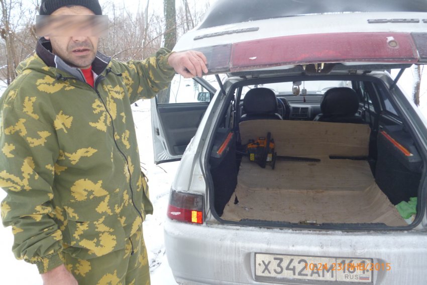 В Волгодонске лесник департамента городского хозяйства обезвредил преступника  с бензопилой