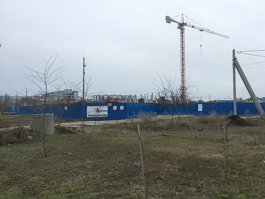На медсанчасти АЭС установили самый большой башенный кран Волгодонска