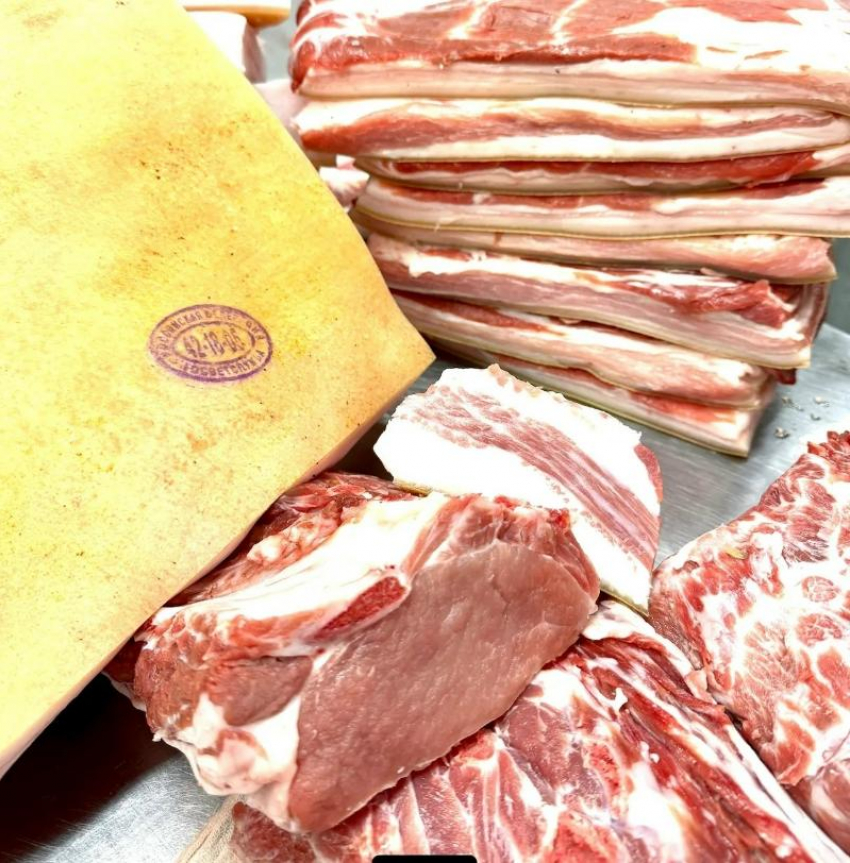 Сало с рынка: эксперты предупреждают о риске заражения трихинеллезом