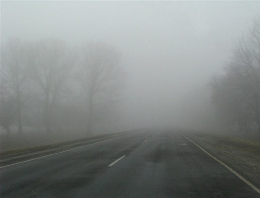 В Морозовском районе на дороги наступает туман