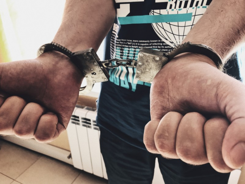 Почти килограмм наркотиков пытался продать бывший полицейский из Волгодонска