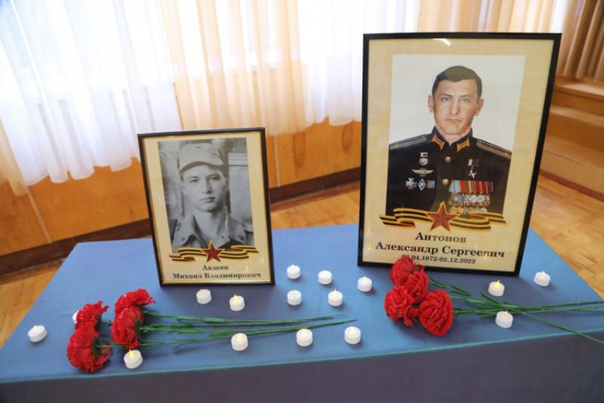 «Парты героя» открыли в школе №18 в память о погибших за Родину волгодонцах 