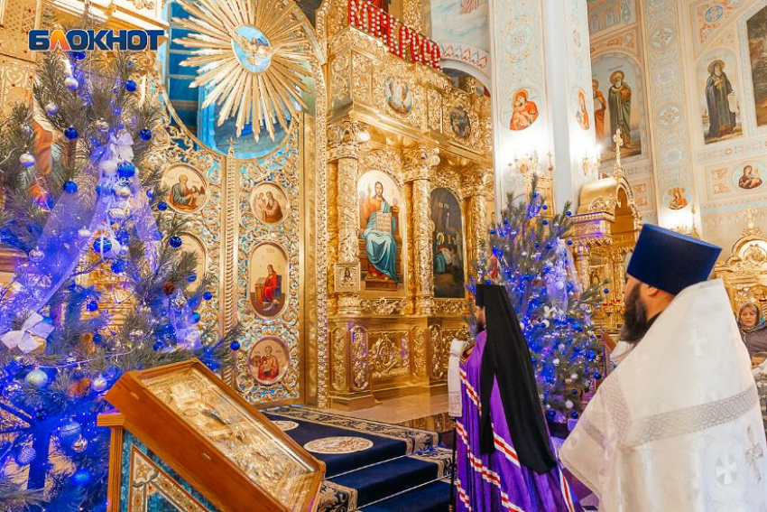 В Волгодонске православные верующие отмечают Рождество Христово