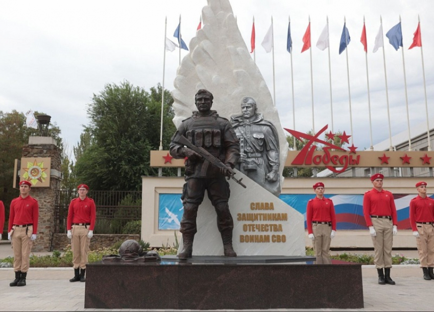 Памятник Героям СВО подарил городу миллионер из Ростова, который строил Волгодонск 