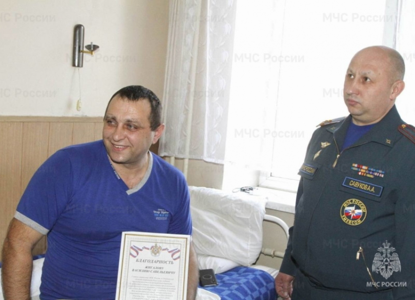 Осколочное ранение получил спасатель из Волгодонска, доставляя воду на Донбасс