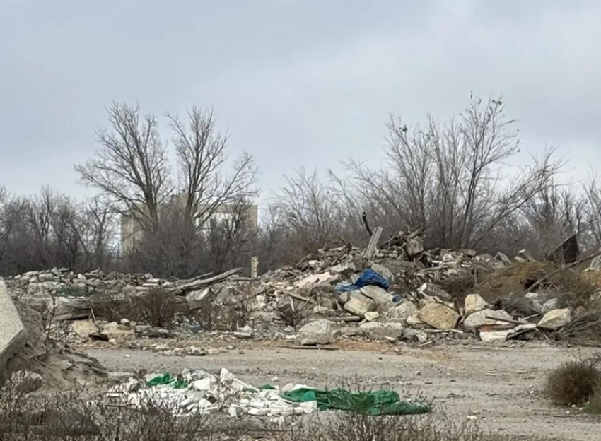 В Минприроды взяли на контроль ликвидацию гигантской свалки на месте птицефабрики имени Черникова