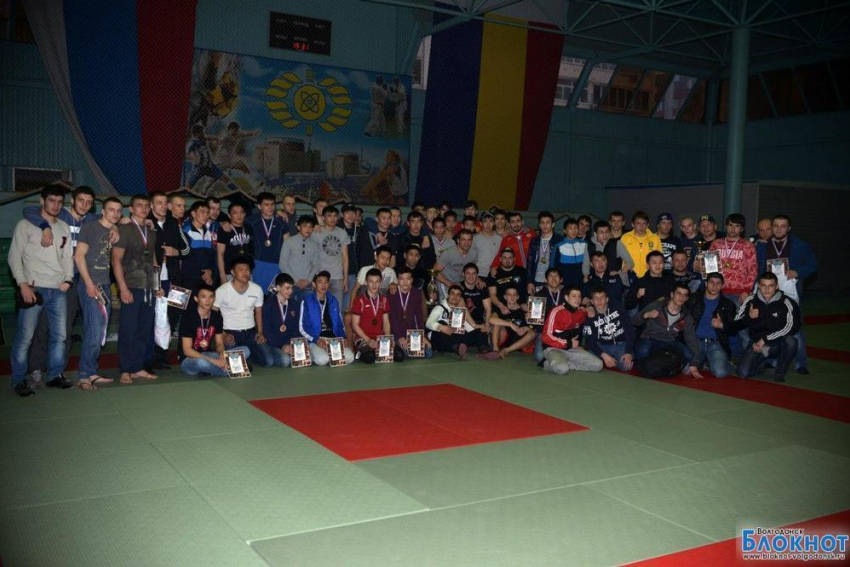 В Волгодонске состоялся II межрегиональный турнир по грепплингу (ВИДЕО)