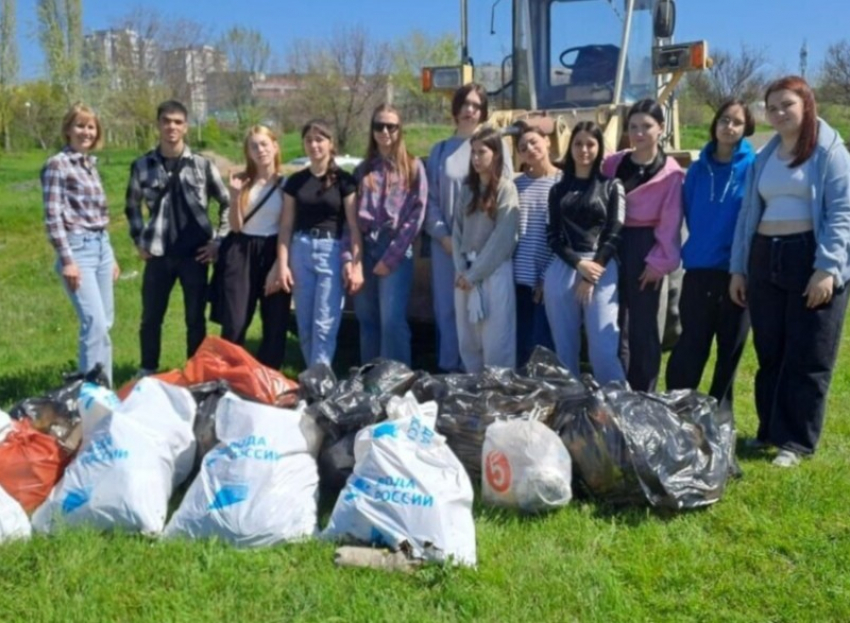 3 кубометра мусора вывезли с Сухо-Солёновского залива