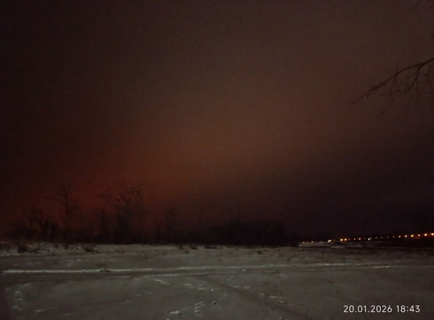 Сверхвысотное полярное сияние алого цвета на фоне магнитной бури столетия наблюдали волгодонцы